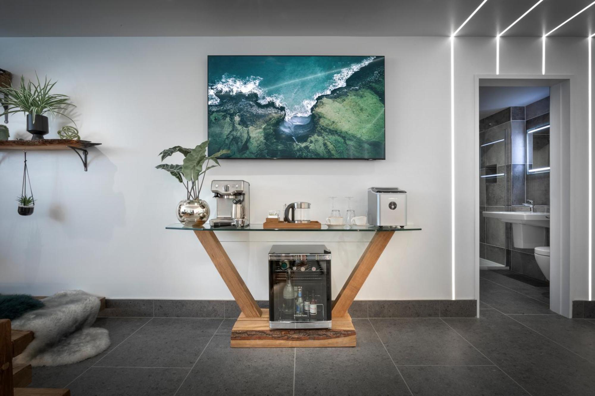 Aphrodites Group - Luxury Hot Tub Suites In Central Lake District! Bowness-on-Windermere Esterno foto