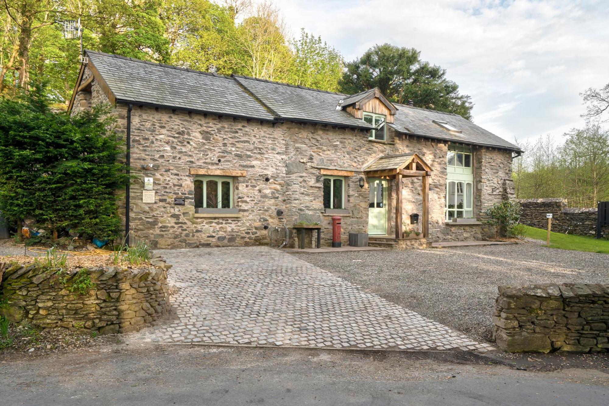 Aphrodites Group - Luxury Hot Tub Suites In Central Lake District! Bowness-on-Windermere Esterno foto