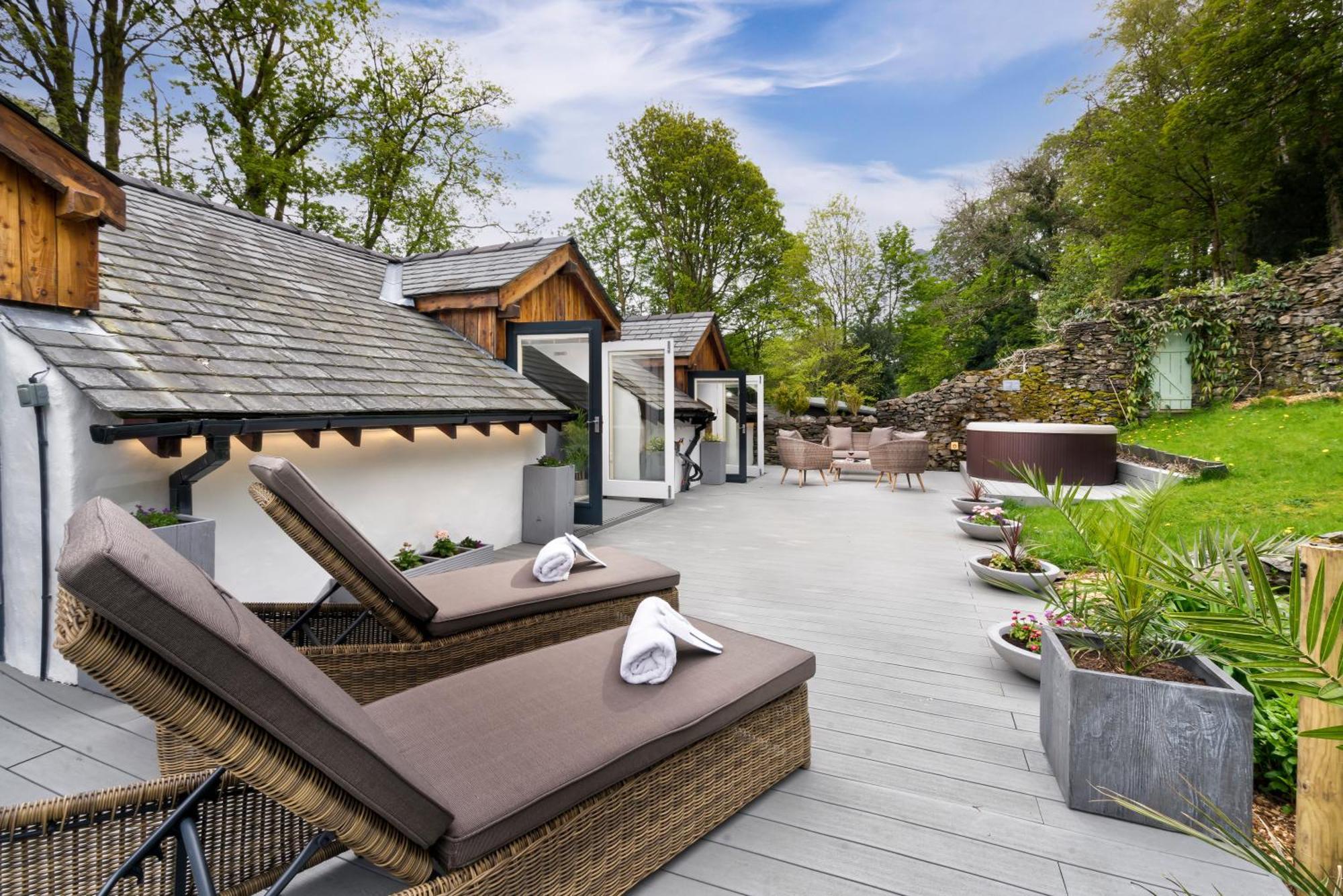 Aphrodites Group - Luxury Hot Tub Suites In Central Lake District! Bowness-on-Windermere Esterno foto