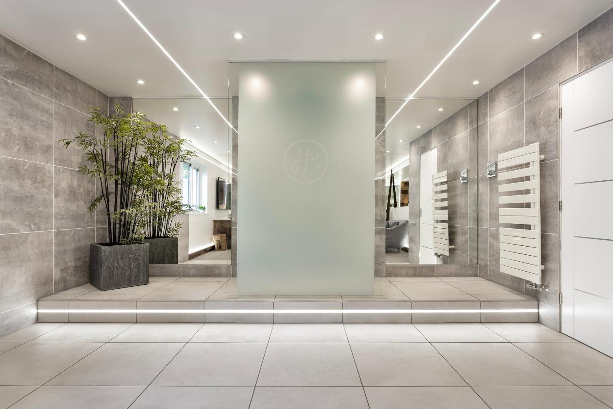 Aphrodites Group - Luxury Hot Tub Suites In Central Lake District! Bowness-on-Windermere Esterno foto
