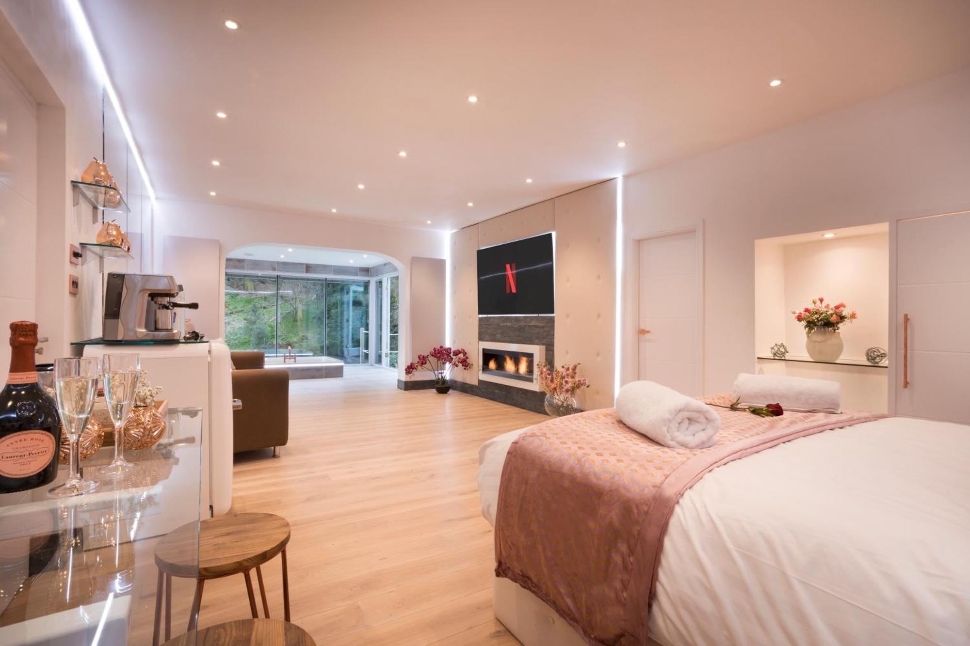 Aphrodites Group - Luxury Hot Tub Suites In Central Lake District! Bowness-on-Windermere Esterno foto