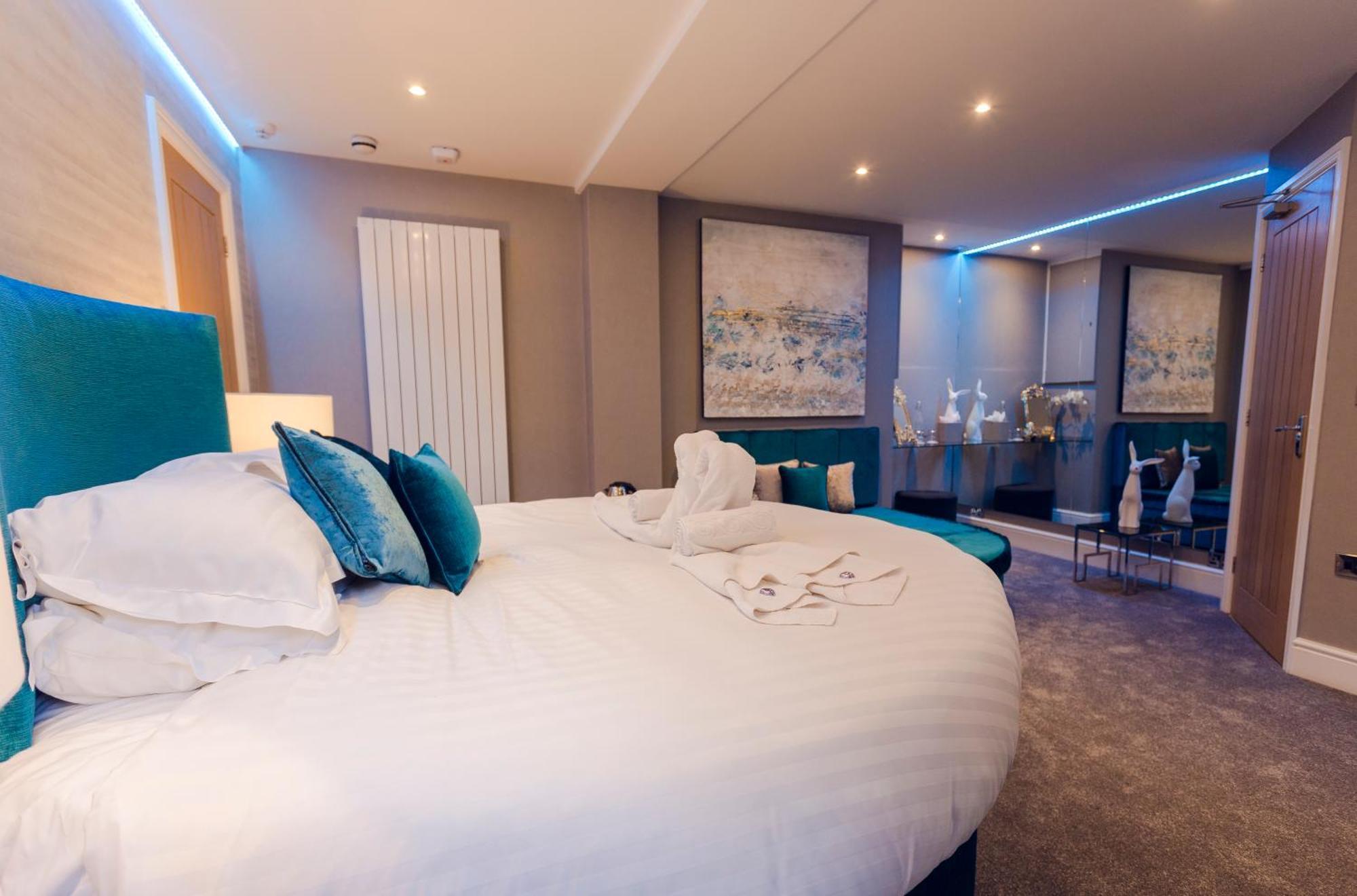 Aphrodites Group - Luxury Hot Tub Suites In Central Lake District! Bowness-on-Windermere Esterno foto