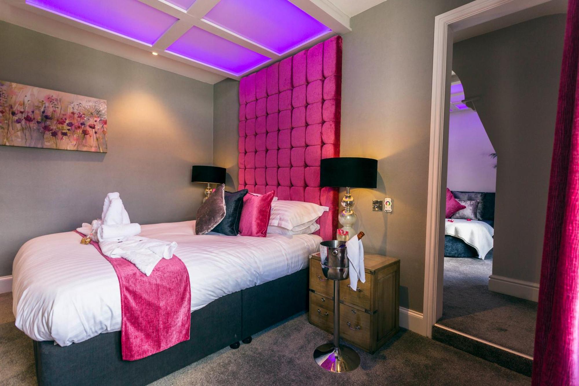 Aphrodites Group - Luxury Hot Tub Suites In Central Lake District! Bowness-on-Windermere Esterno foto