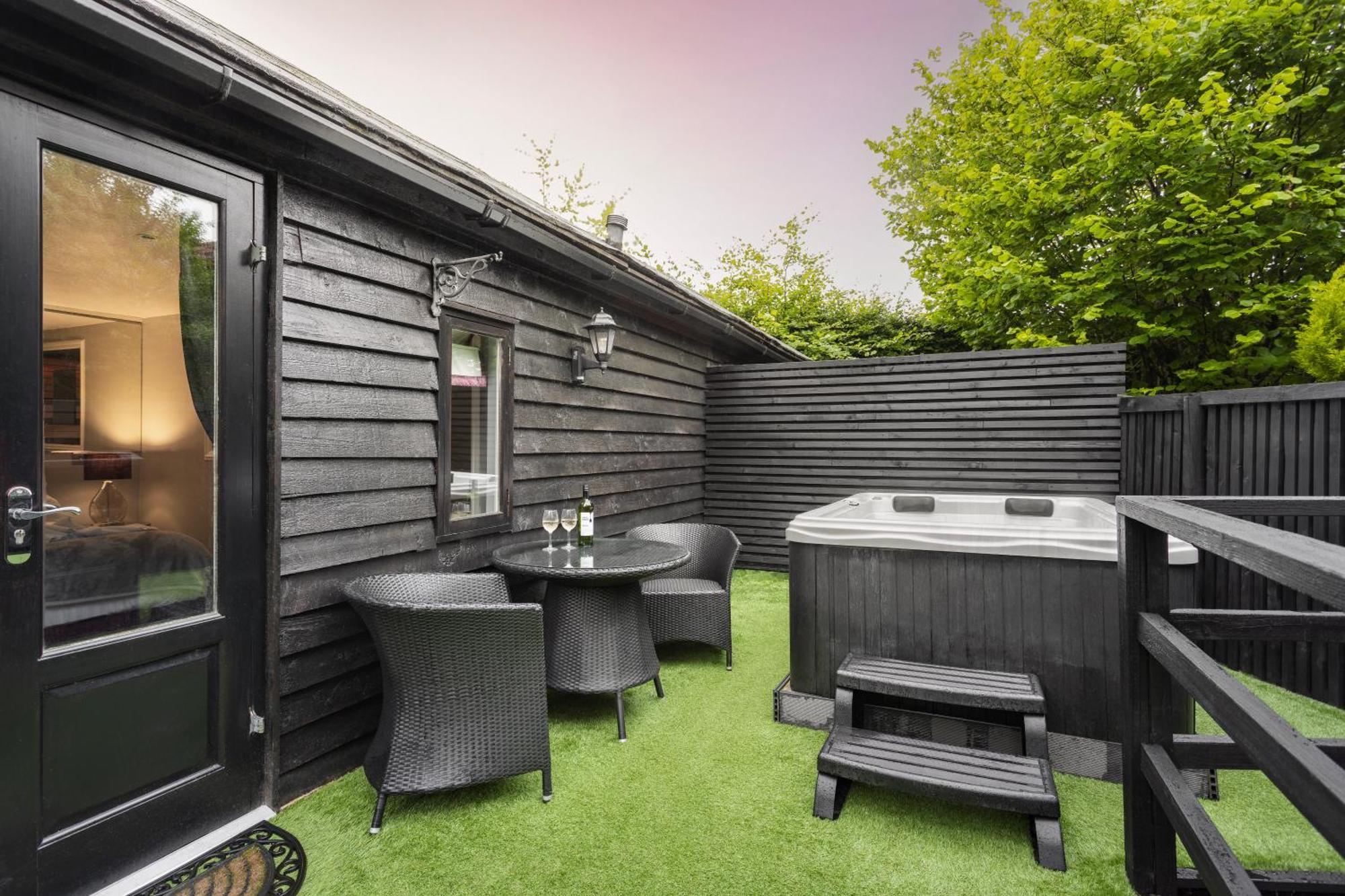 Aphrodites Group - Luxury Hot Tub Suites In Central Lake District! Bowness-on-Windermere Esterno foto