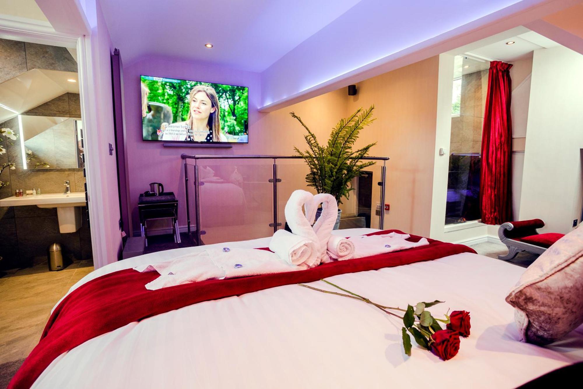 Aphrodites Group - Luxury Hot Tub Suites In Central Lake District! Bowness-on-Windermere Esterno foto