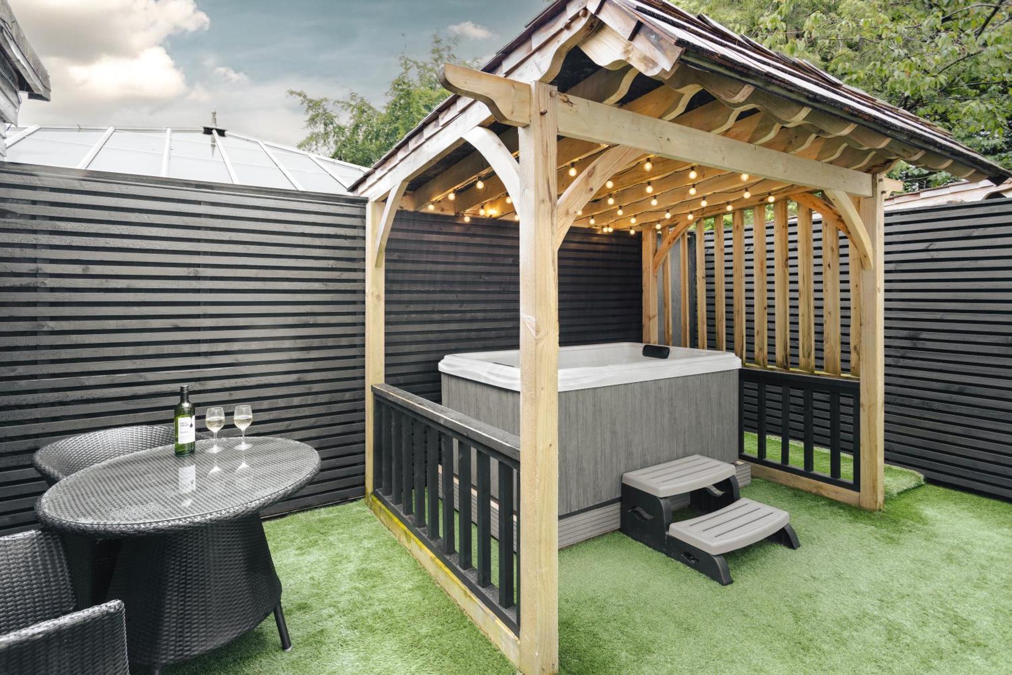 Aphrodites Group - Luxury Hot Tub Suites In Central Lake District! Bowness-on-Windermere Esterno foto