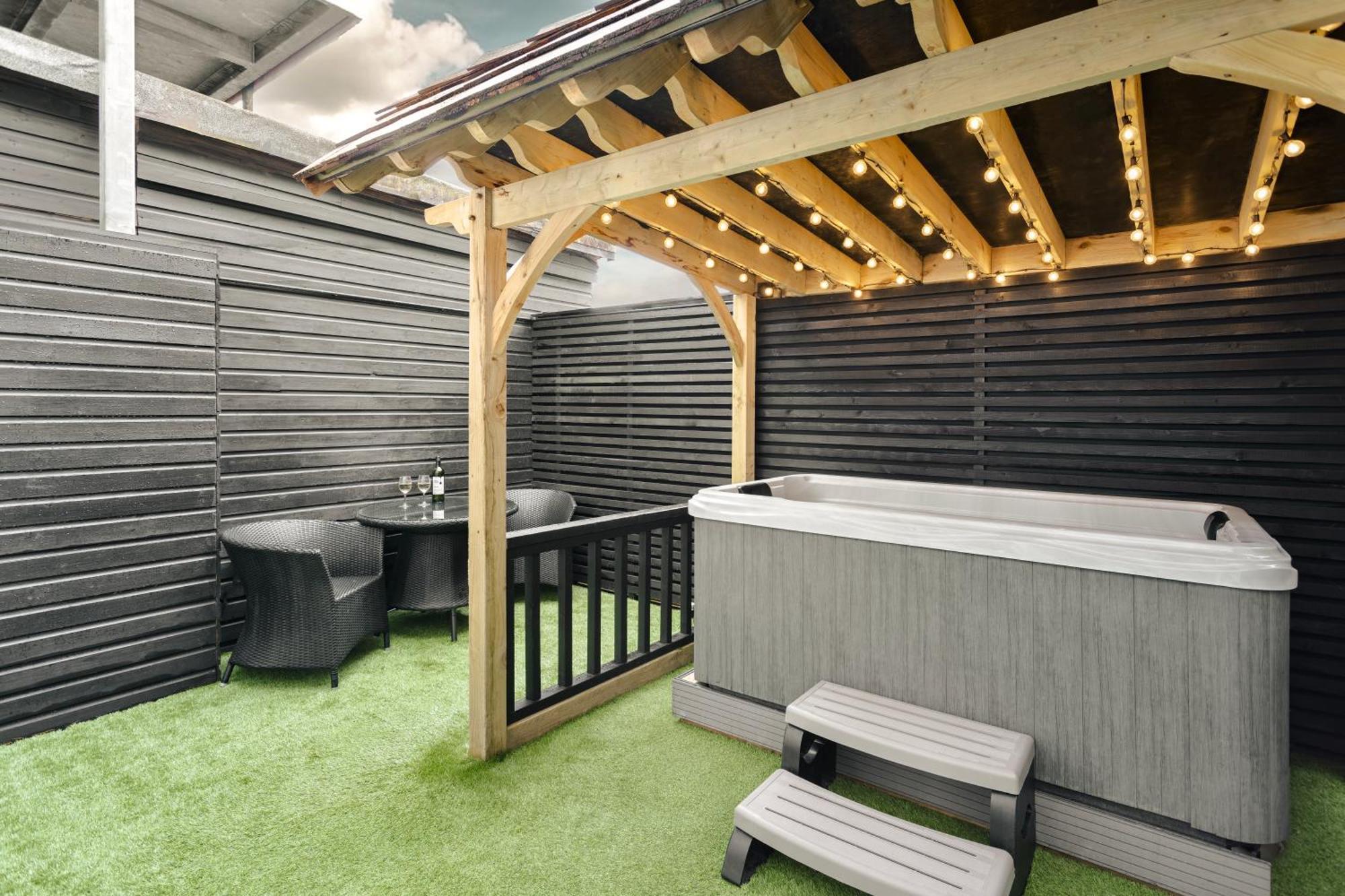 Aphrodites Group - Luxury Hot Tub Suites In Central Lake District! Bowness-on-Windermere Esterno foto
